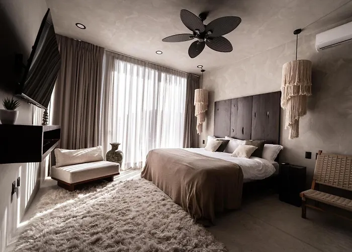 Luxury Trio Villas, 7 Pools, 12 Brs, 32 Pax Villa *
