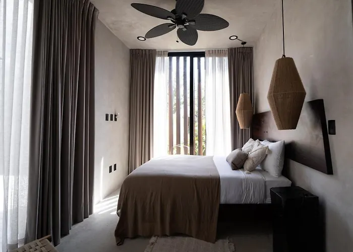 Villa Luxury Trio Villas, 7 Pools, 12 Brs, 32 Pax Tulum Pueblo