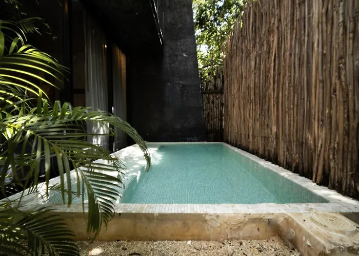 Luxury Trio Villas, 7 Pools, 12 Brs, 32 Pax *