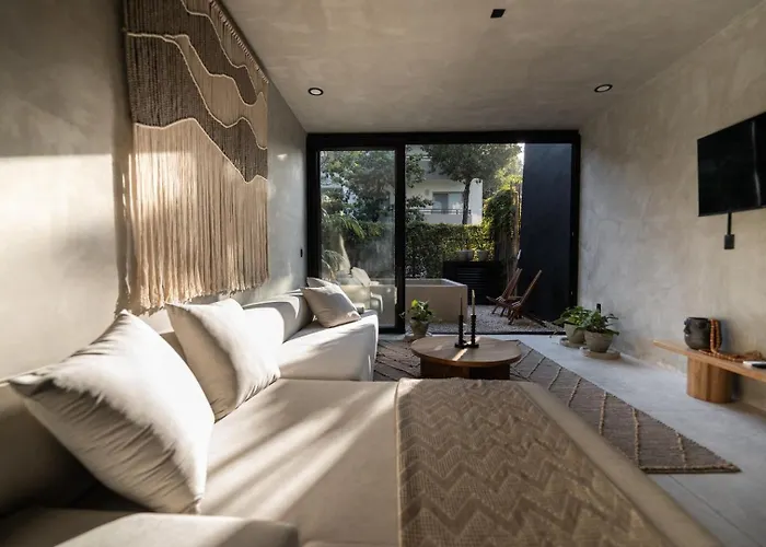 Luxury Trio Villas, 7 Pools, 12 Brs, 32 Pax *